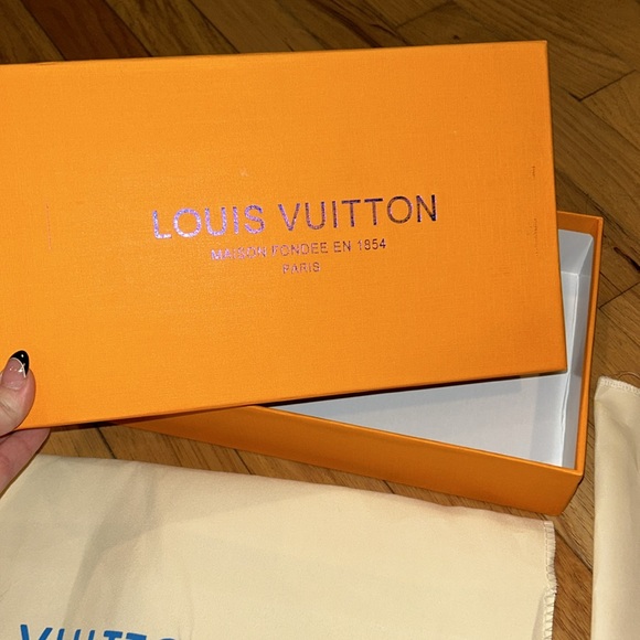 Louis Vuitton box/dust bag set - Picture 2 of 5